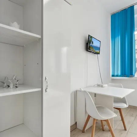 Atheneum Easy Retreat