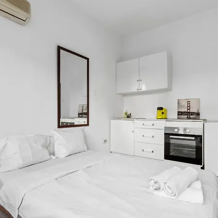 Atheneum Easy Retreat