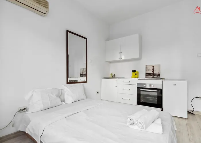 Atheneum Easy Retreat